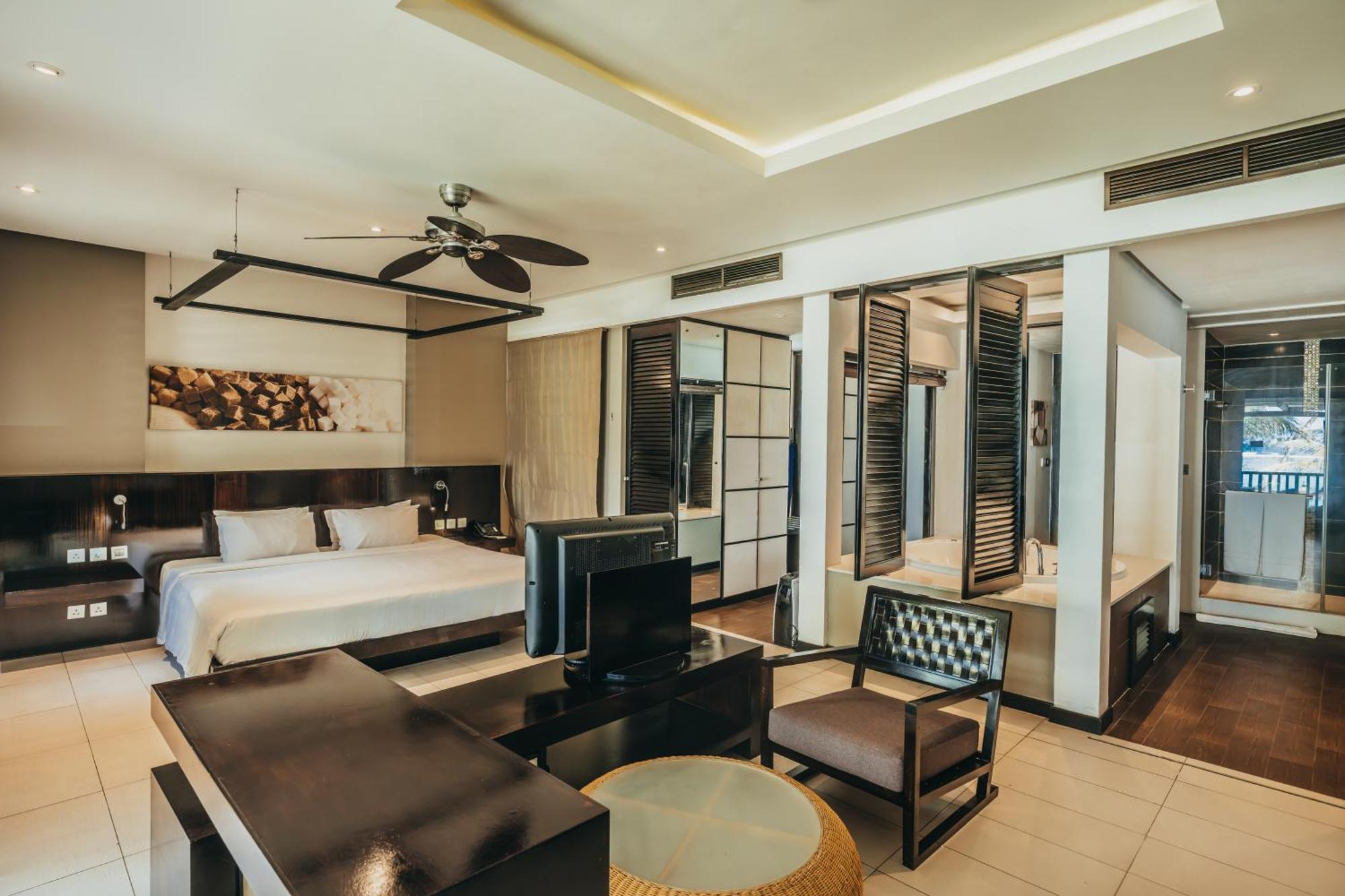 Crystals Beach Resort Belle Mare, A Member Of Radisson Individuals Palmar Bagian luar foto
